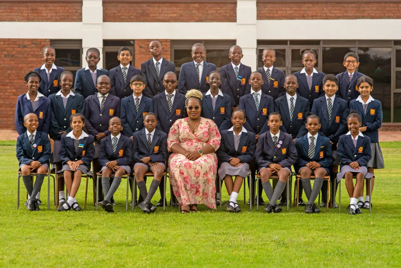 A Grade 6 class photograph