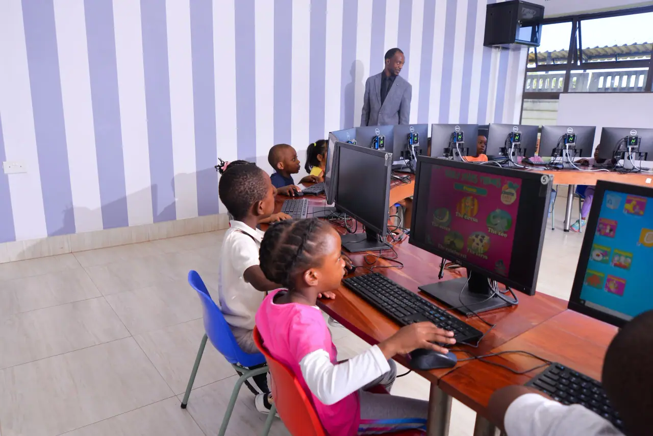 ECD B children working at computers